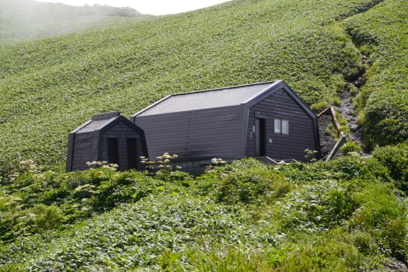 茂倉岳避難小屋